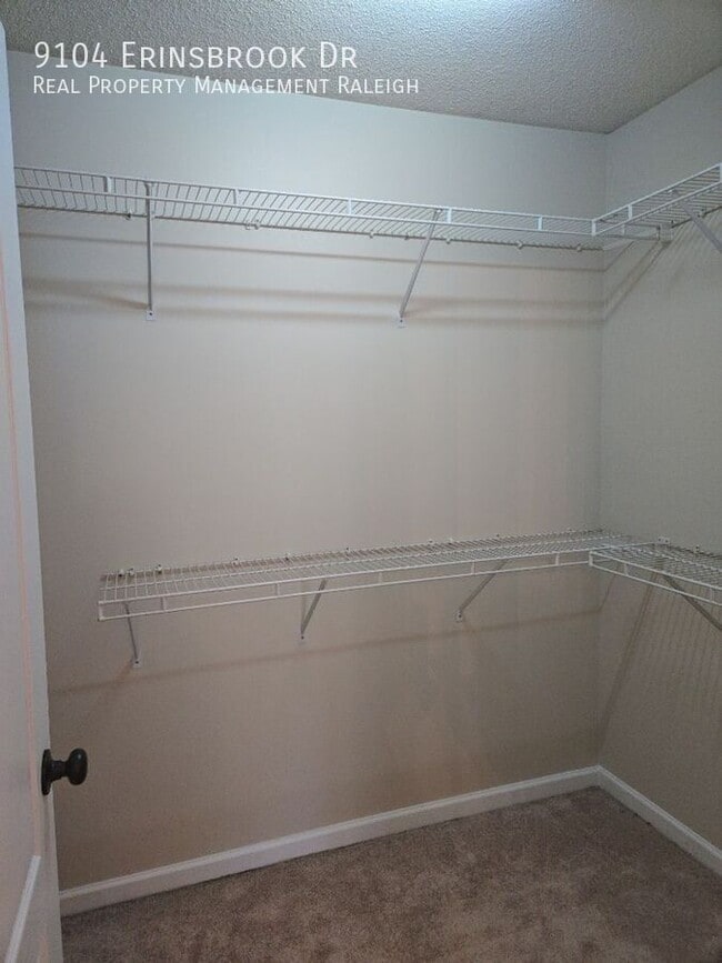 Building Photo - 9104 Erinsbrook Dr