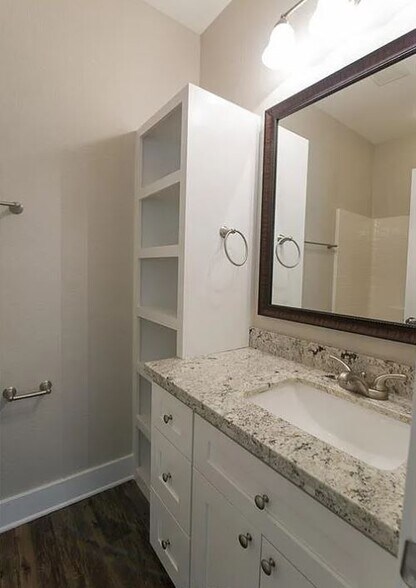 Building Photo - 124 Waverly Dr