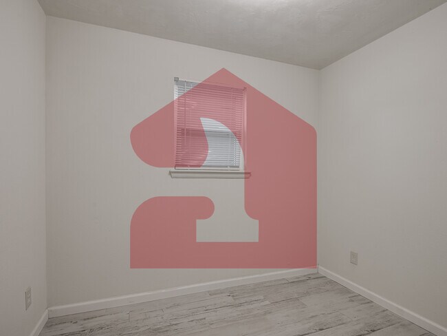 Building Photo - 224 W 5th St