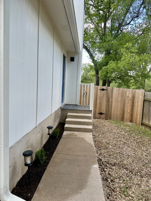 Building Photo - 11605 Castle Rock Ct