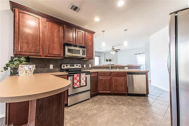 Building Photo - 9779 Old Field Dr
