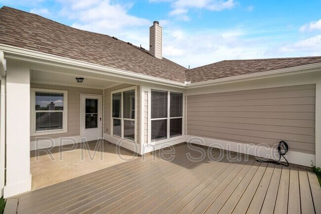 Building Photo - 300 Creekside Dr