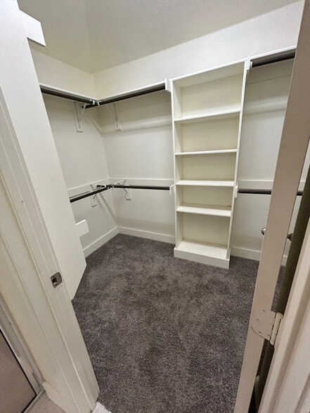 Building Photo - 1013 Larch Ln