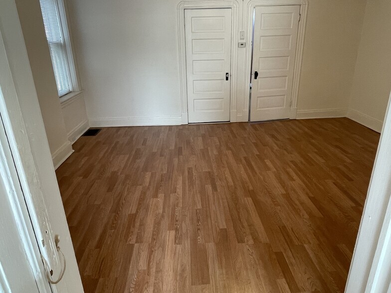 Large middle room. Closet door located on the left. Hallway door on the right. - 5313 Magnolia Ave