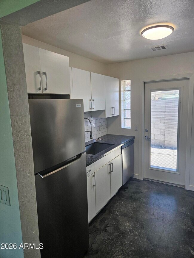 Building Photo - 1511 E Rovey Ave