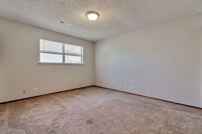 Building Photo - 4502 Garden Center Dr