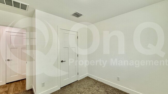Building Photo - 5733 S 13th Ave
