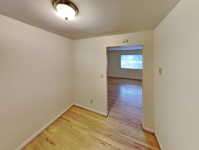 Building Photo - 350 E 12th Ave