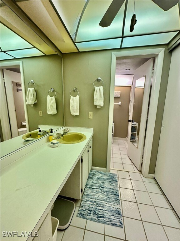 Building Photo - 555 Park Shore Dr