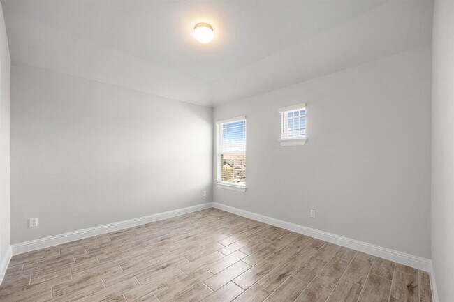 Building Photo - 173 Riverhill Dr