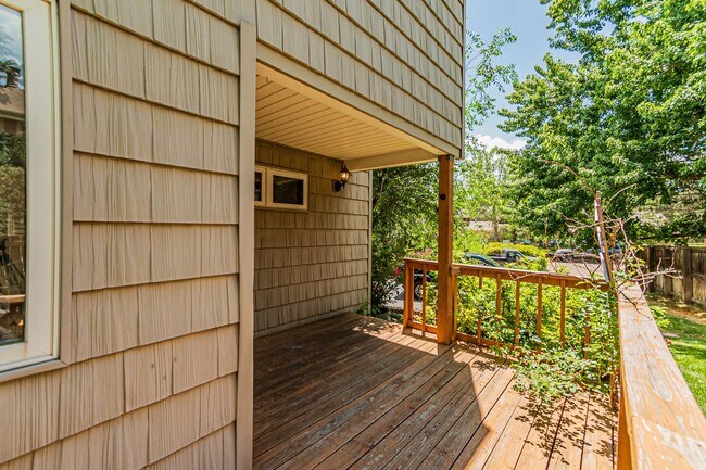 Building Photo - 3BD, 2.5BA Boulder Townhome with 2 Parking Spots