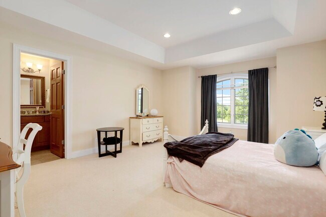 Building Photo - 126 Governors Ct