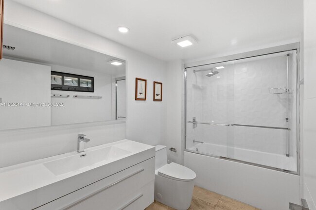 Building Photo - 161 Crandon Blvd