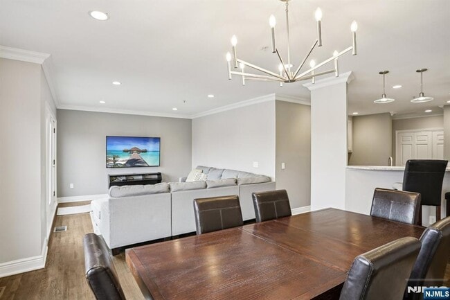 Building Photo - 343 The Promenade