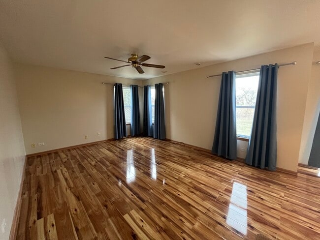 Building Photo - 2936 Deerpath Ln