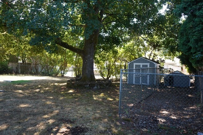 Building Photo - 12101 NE 77th St