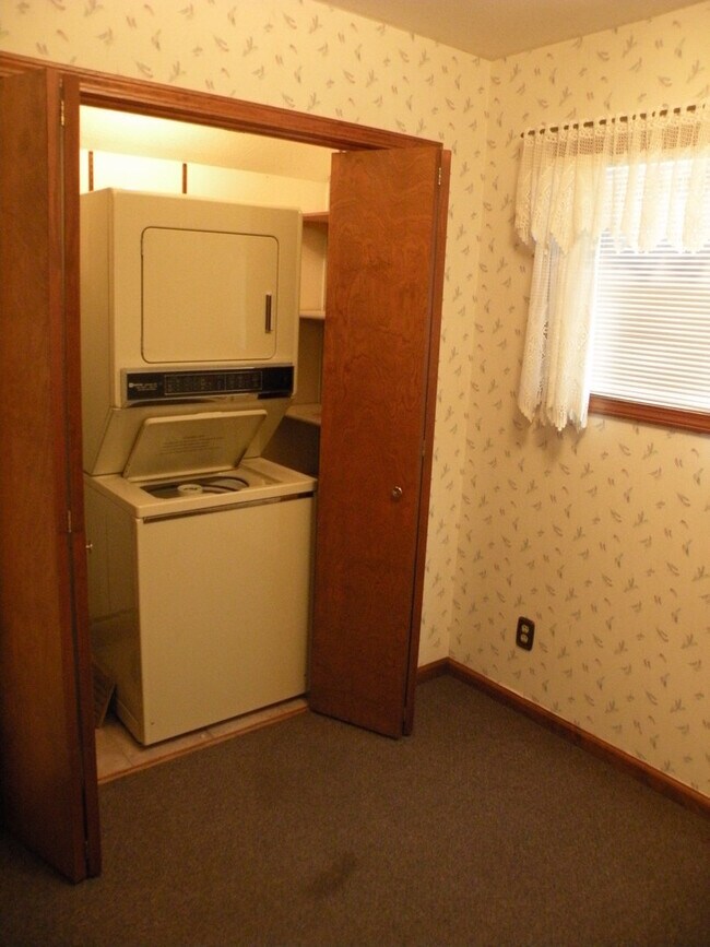 Building Photo - 104 S Short St