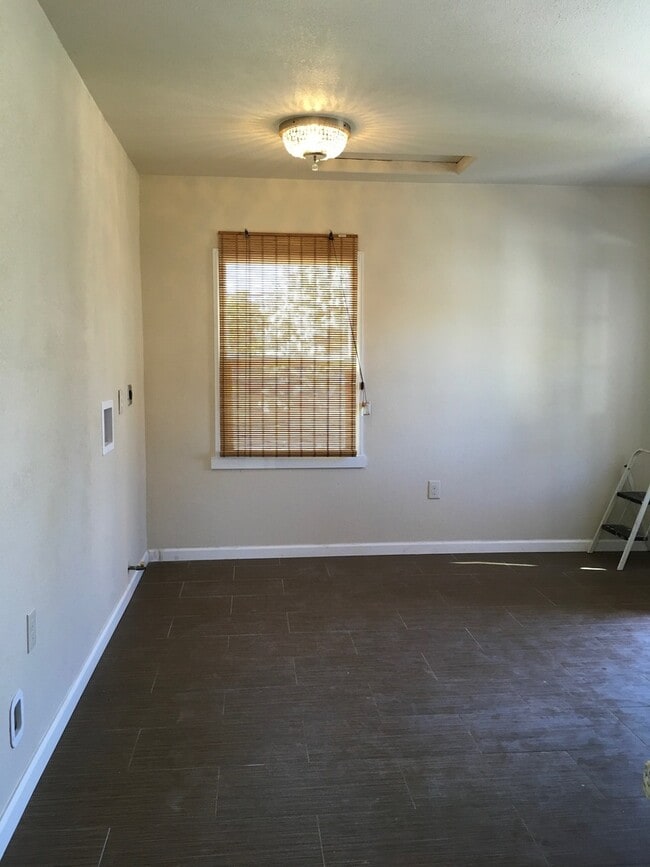 Building Photo - Beautifully 2Br, 2Ba Located near UOP