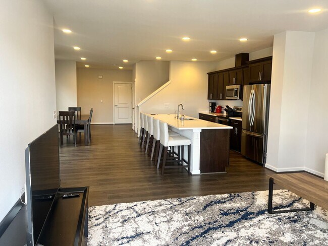 Building Photo - Beautiful Sunridge Townhome in Kent.