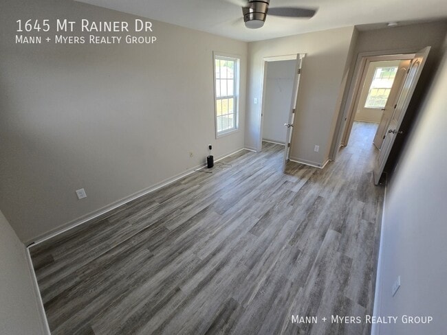 Building Photo - 1645 Mount Rainer Dr