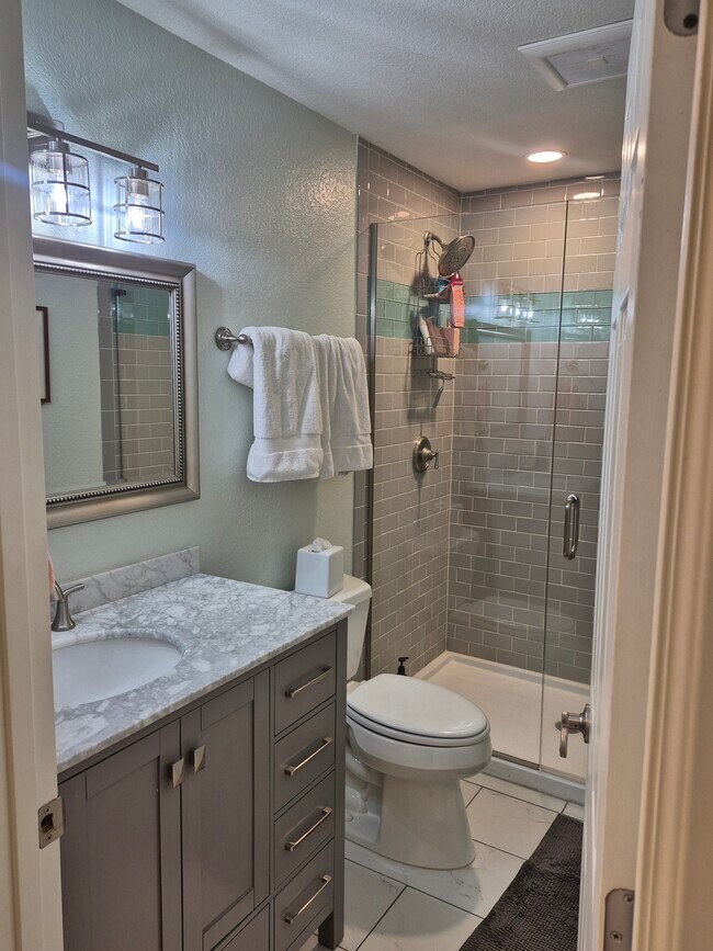 Building Photo - 11049 Meadowvale Cir