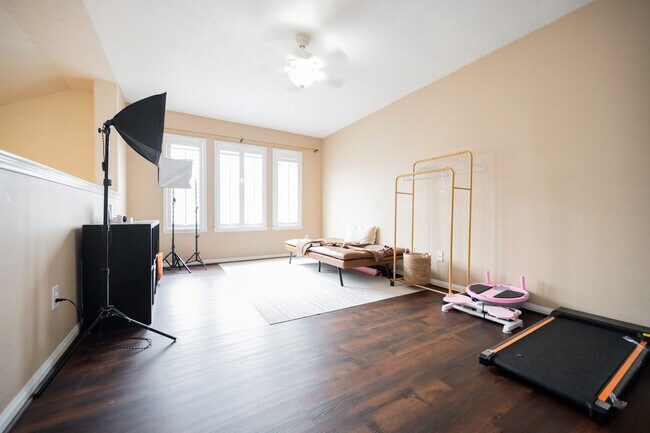 Building Photo - 1823 Blue Water Bay Dr