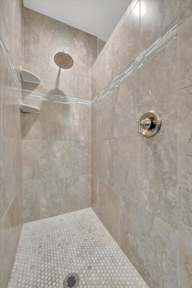 Building Photo - 2529 Croton Ave