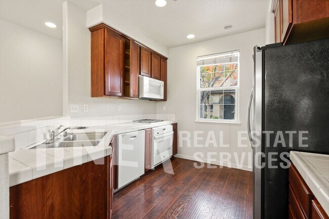 Building Photo - 5 Mantauk Point Pl