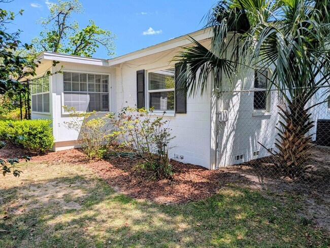 Building Photo - 219 W 7th Ave