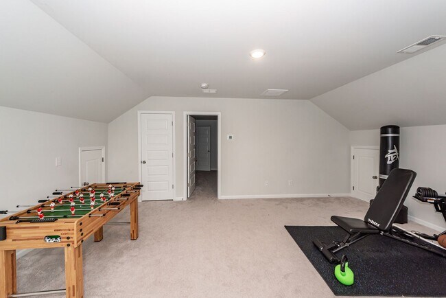 Building Photo - 6 Bedroom 4.5 Bath in Limehouse Village - Summerville