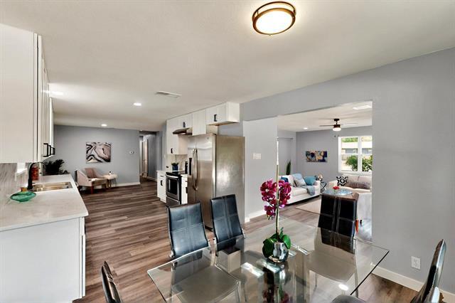 Building Photo - 1425 Oakhill Dr