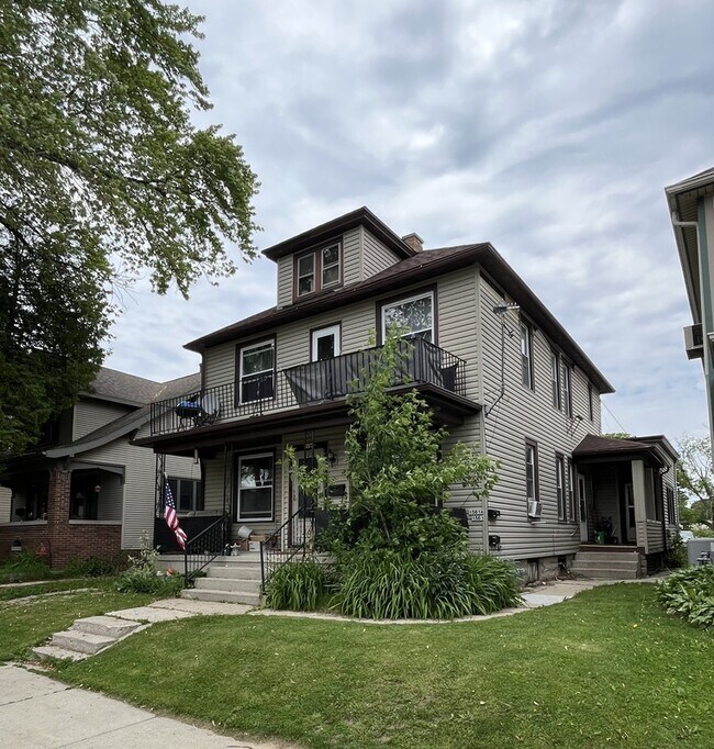 Building Photo - 1561 N 15th St
