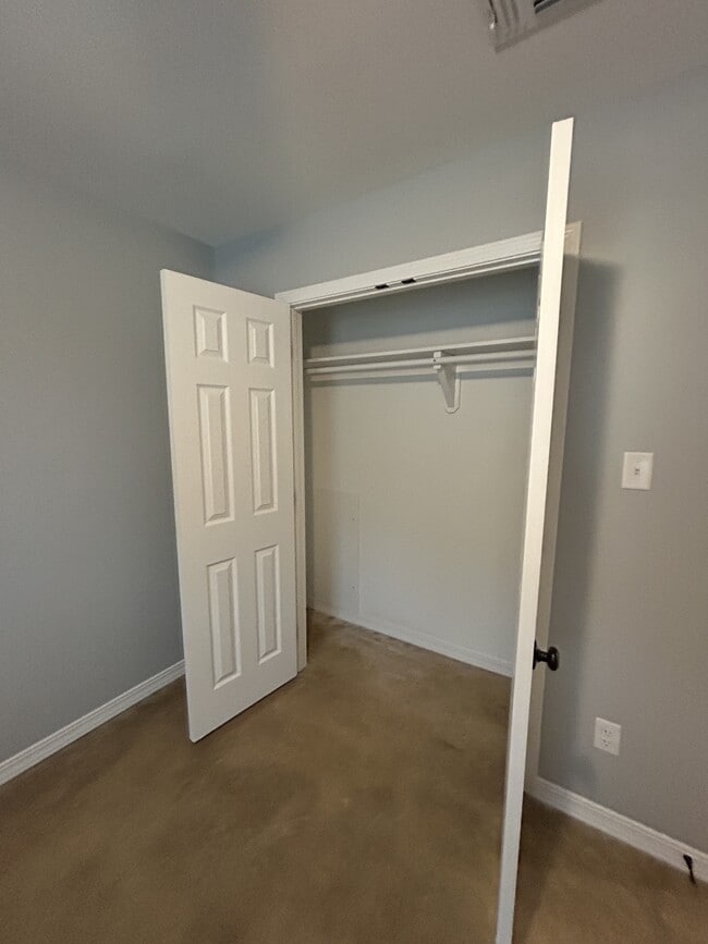 Building Photo - 2515 Kavanaugh Rd