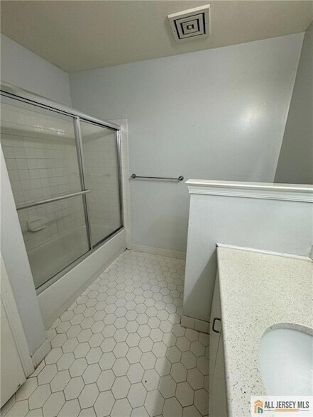 Building Photo - 1001 Cypress Ln