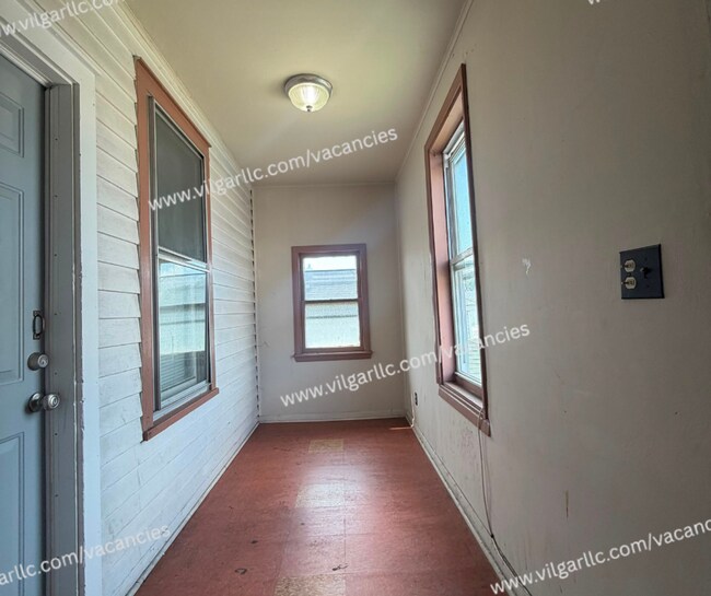 Building Photo - 3824 Fir St