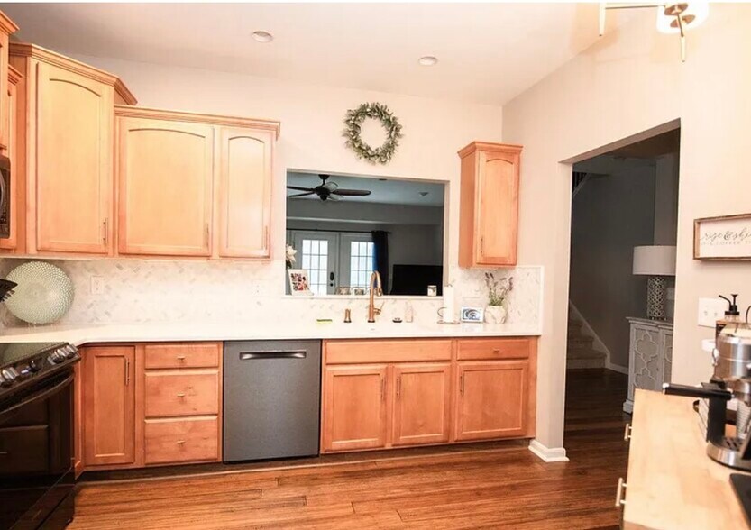 Building Photo - 2080 Deer Run Dr