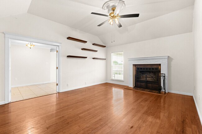 Building Photo - 122 CR - 4936