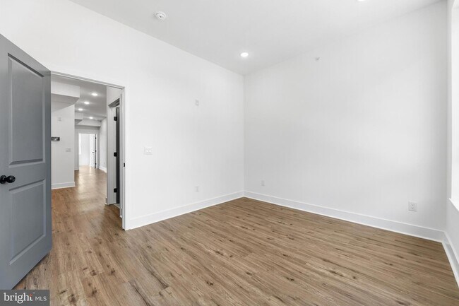 Building Photo - 3934 W Girard Ave