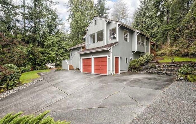 Building Photo - Love at First Sight - Beautiful 3 Bedroom ...