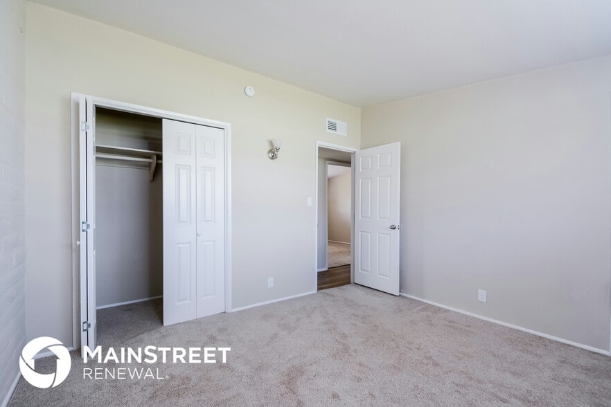 Building Photo - 156 W Pastime Rd