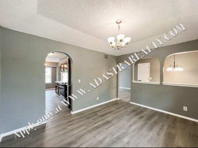 Building Photo - Cozy 4 Bedroom 3 Bath in Olathe-Available ...