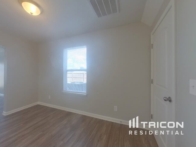 Building Photo - 120 Altondale Dr
