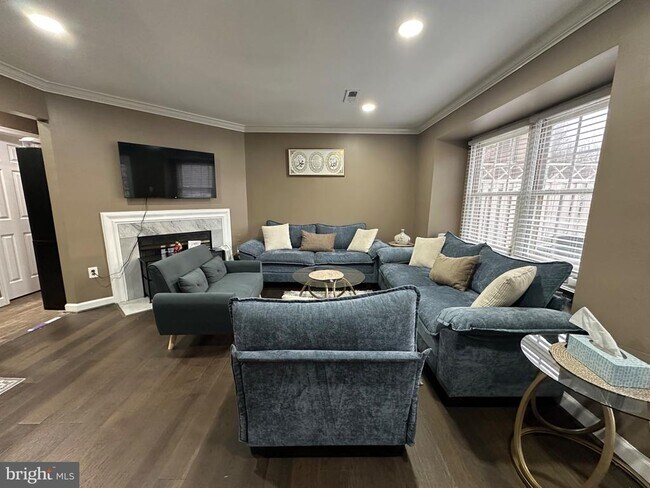 Building Photo - 12103 Salemtown Dr