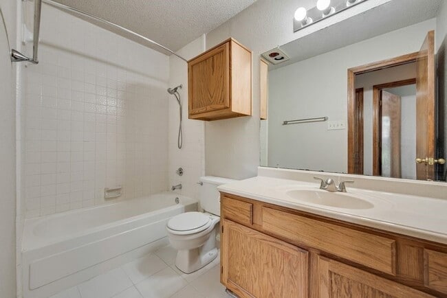 Building Photo - 2618 Trumpet Dr