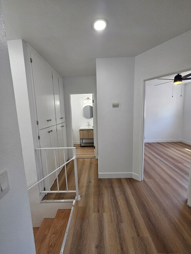 Building Photo - 245 E Ave 38