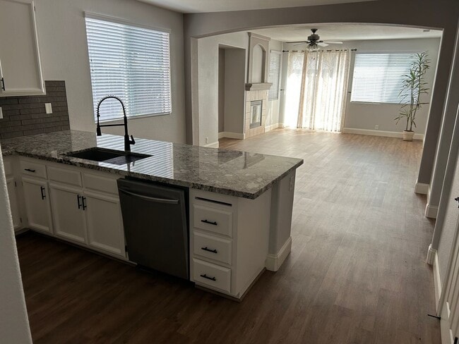 Building Photo - ***COMING SOON*** SINGLE STORY 3 BEDROOM I...