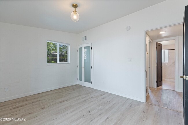 Building Photo - 227 S Ave B