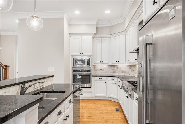 Building Photo - 250 Mystic Ridge Hill