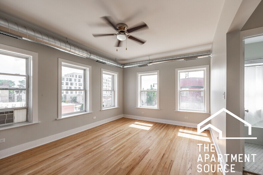 Building Photo - 2712 N Milwaukee Ave