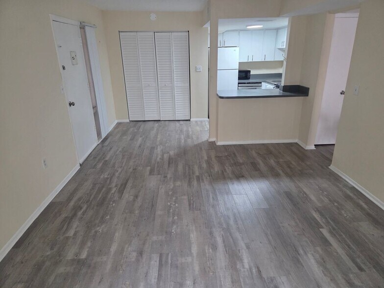 Building Photo - 8605 Huron Ct